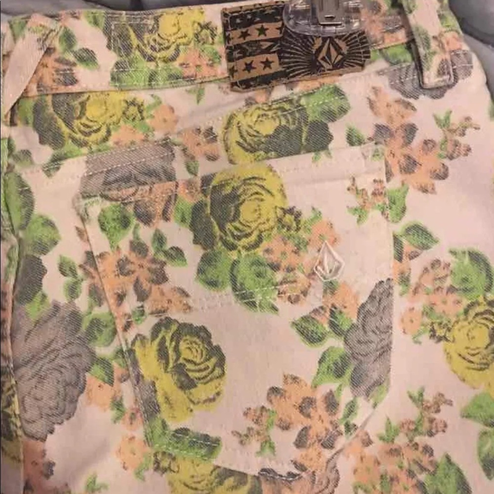 Volcom beautiful spring floral skinny jeans pants
